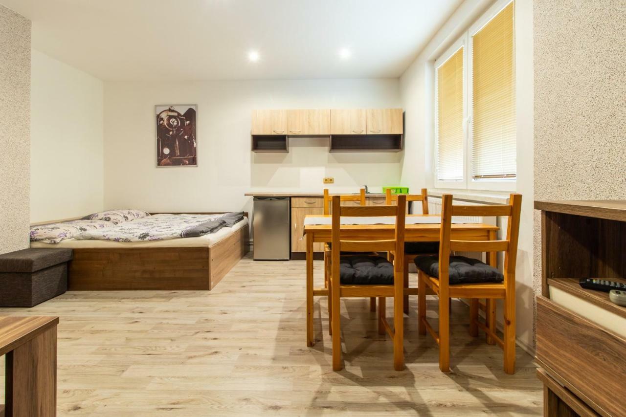 Restaurace Penzion Pod Sumarnikem Tvarozna Lhota Dış mekan fotoğraf