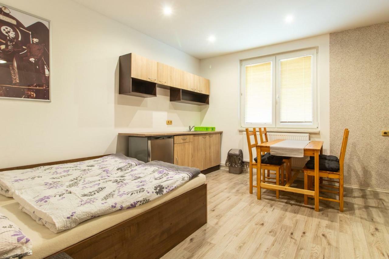 Restaurace Penzion Pod Sumarnikem Tvarozna Lhota Dış mekan fotoğraf