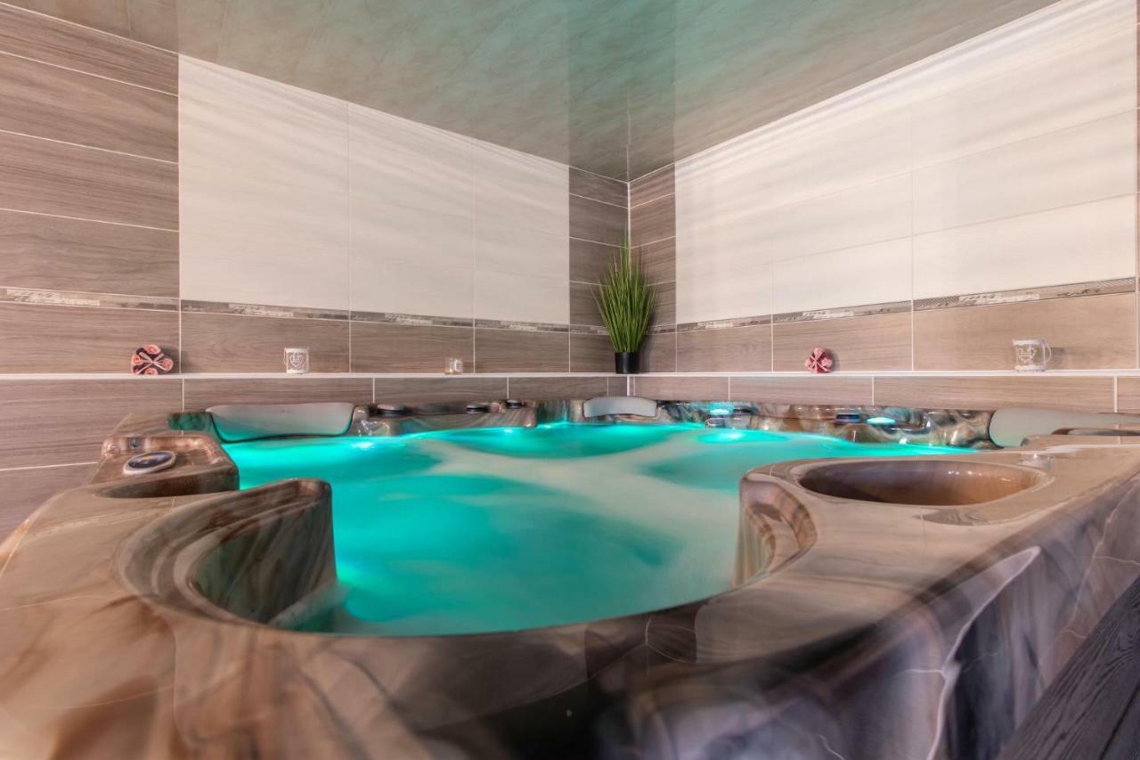 Restaurace Penzion Pod Sumarnikem Tvarozna Lhota Dış mekan fotoğraf
