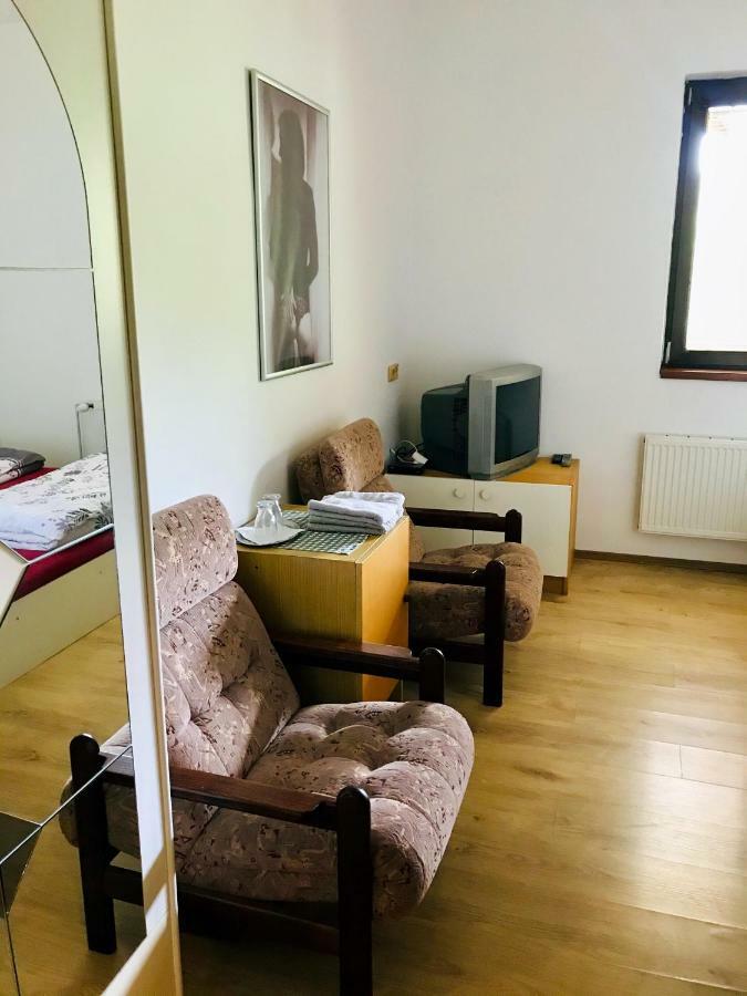 Restaurace Penzion Pod Sumarnikem Tvarozna Lhota Dış mekan fotoğraf