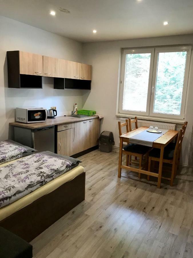 Restaurace Penzion Pod Sumarnikem Tvarozna Lhota Dış mekan fotoğraf
